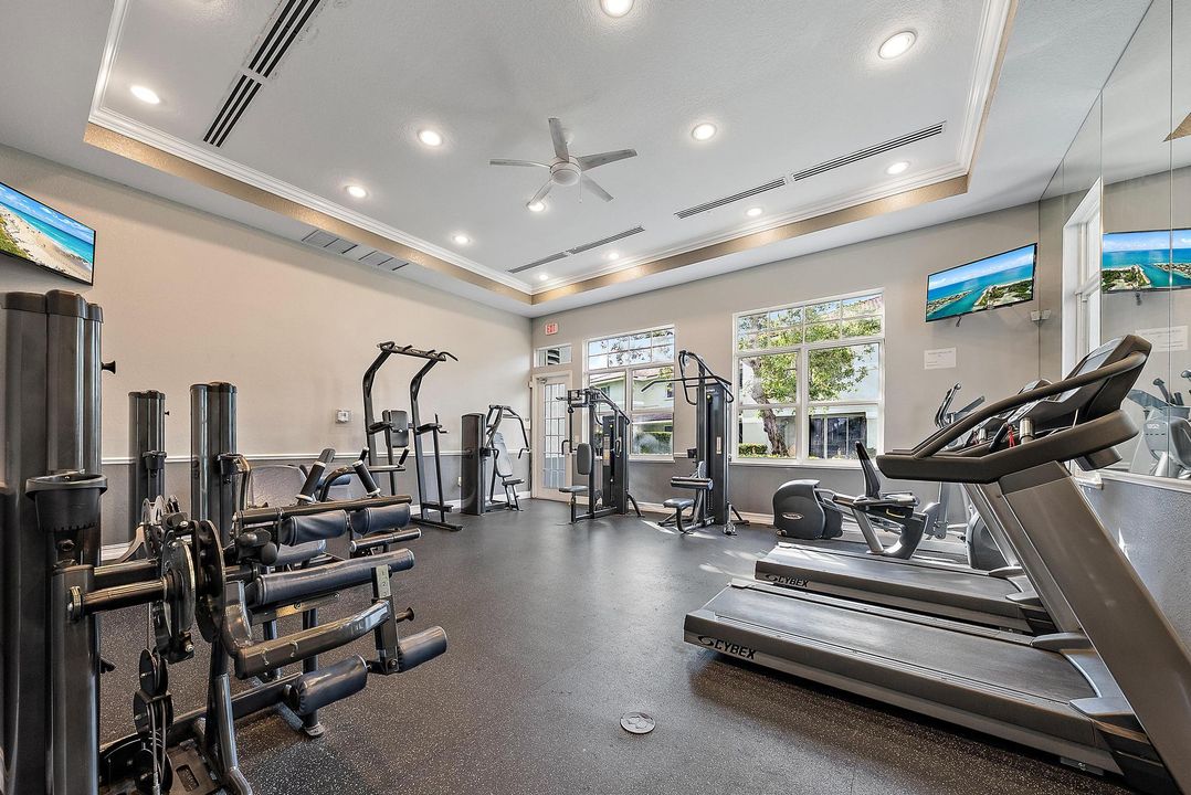 合同活跃: $2,200 (3 贝兹, 2 浴室, 1556 平方英尺)