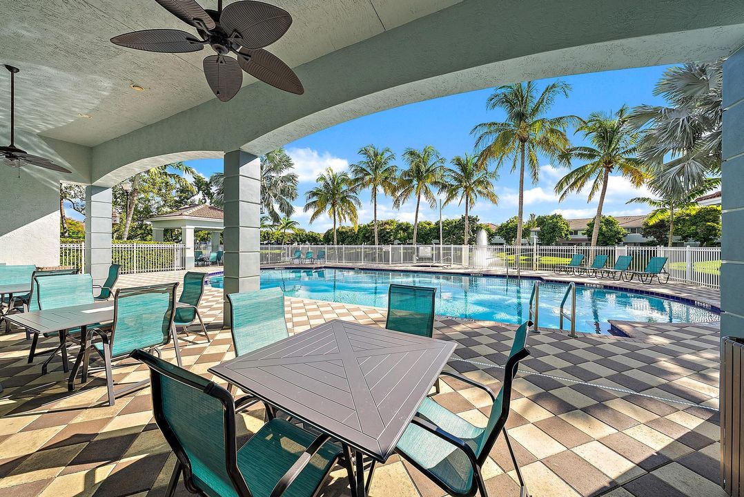 合同活跃: $2,200 (3 贝兹, 2 浴室, 1556 平方英尺)