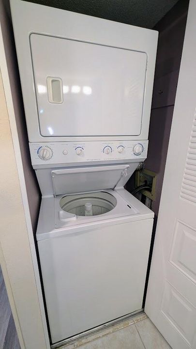 合同活跃: $1,499 (2 贝兹, 2 浴室, 866 平方英尺)