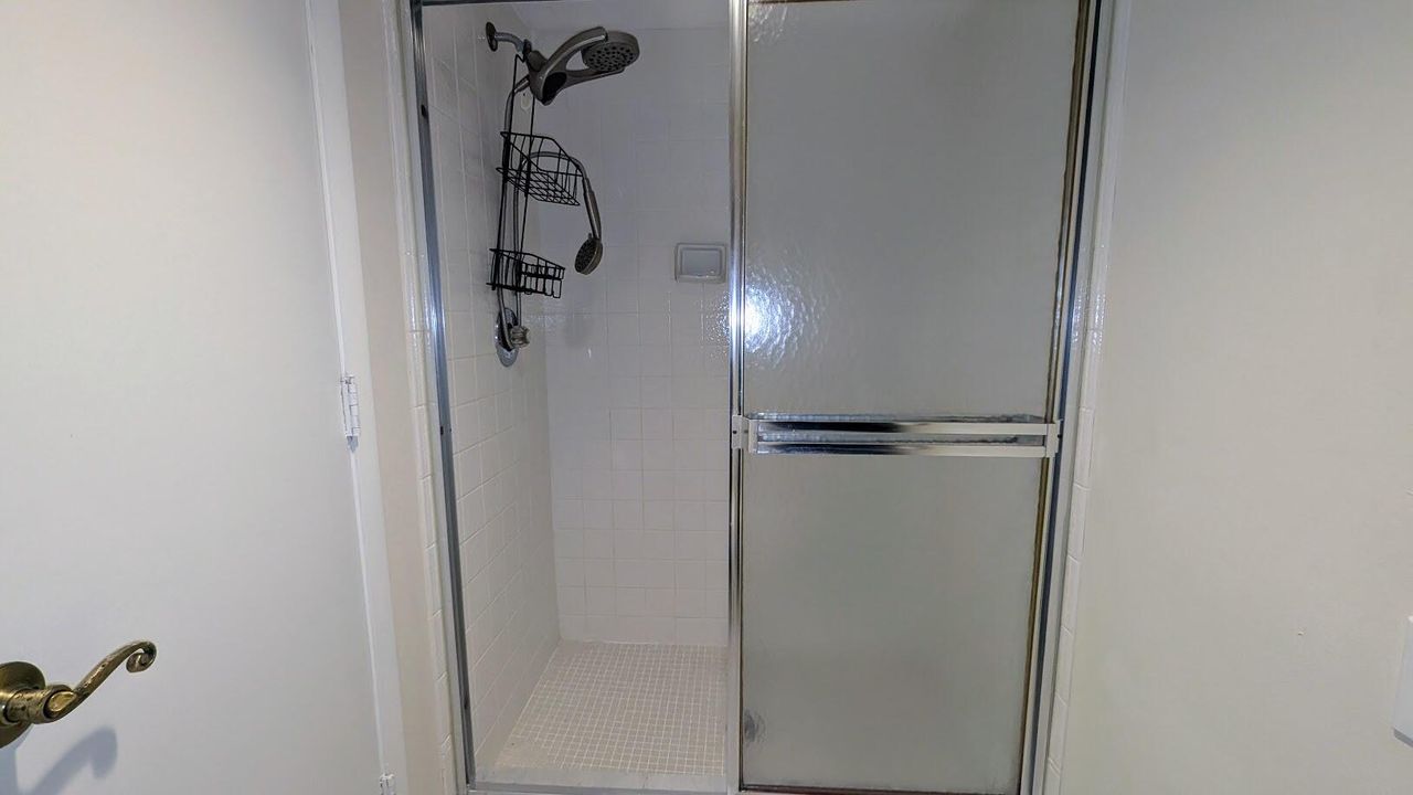 合同活跃: $1,499 (2 贝兹, 2 浴室, 866 平方英尺)