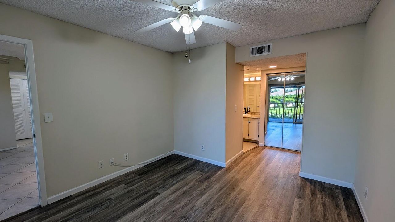 合同活跃: $1,499 (2 贝兹, 2 浴室, 866 平方英尺)