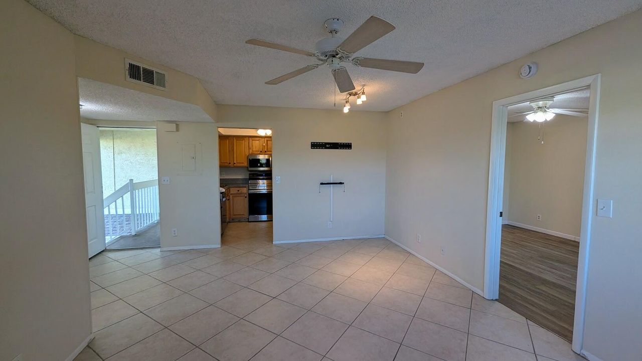 合同活跃: $1,499 (2 贝兹, 2 浴室, 866 平方英尺)