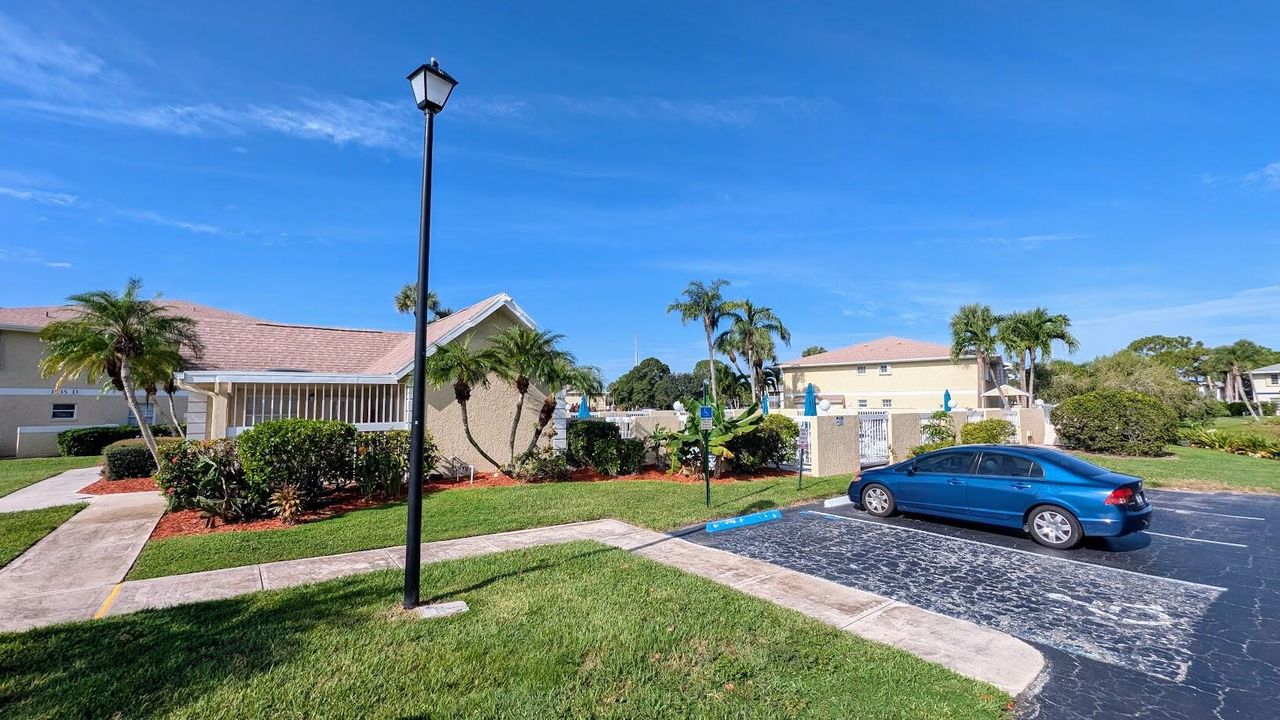 合同活跃: $1,499 (2 贝兹, 2 浴室, 866 平方英尺)