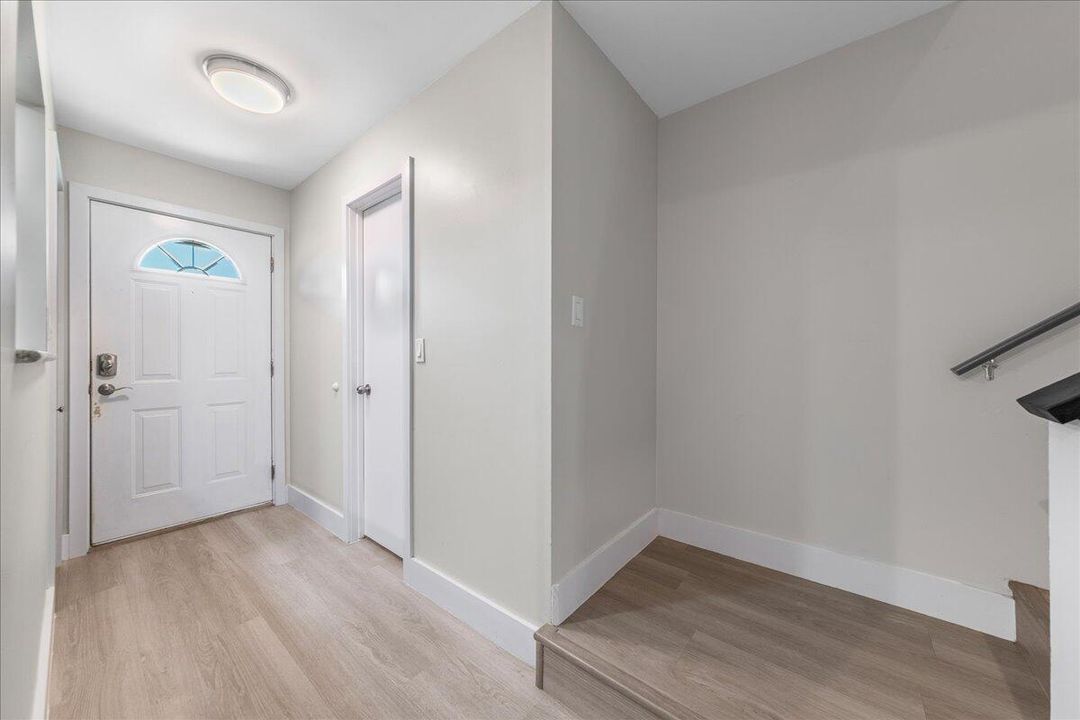 Active With Contract: $170,000 (2 beds, 2 baths, 1280 Square Feet)