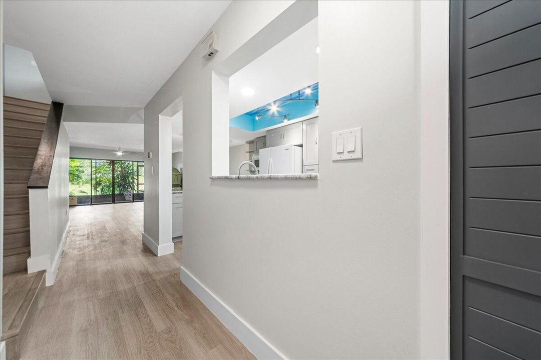 Active With Contract: $170,000 (2 beds, 2 baths, 1280 Square Feet)