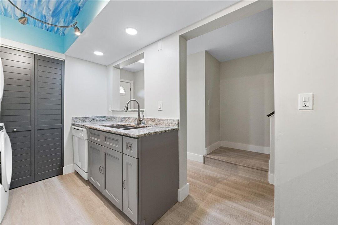 Active With Contract: $170,000 (2 beds, 2 baths, 1280 Square Feet)