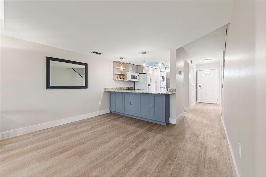 Active With Contract: $170,000 (2 beds, 2 baths, 1280 Square Feet)