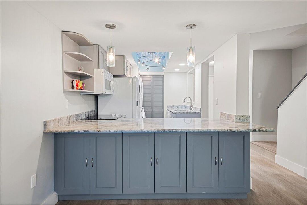 Active With Contract: $170,000 (2 beds, 2 baths, 1280 Square Feet)