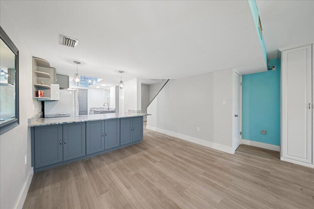 Active With Contract: $170,000 (2 beds, 2 baths, 1280 Square Feet)