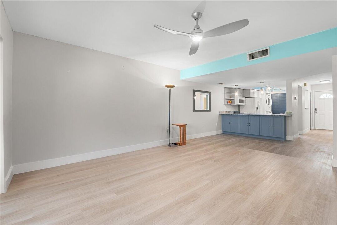 Active With Contract: $170,000 (2 beds, 2 baths, 1280 Square Feet)