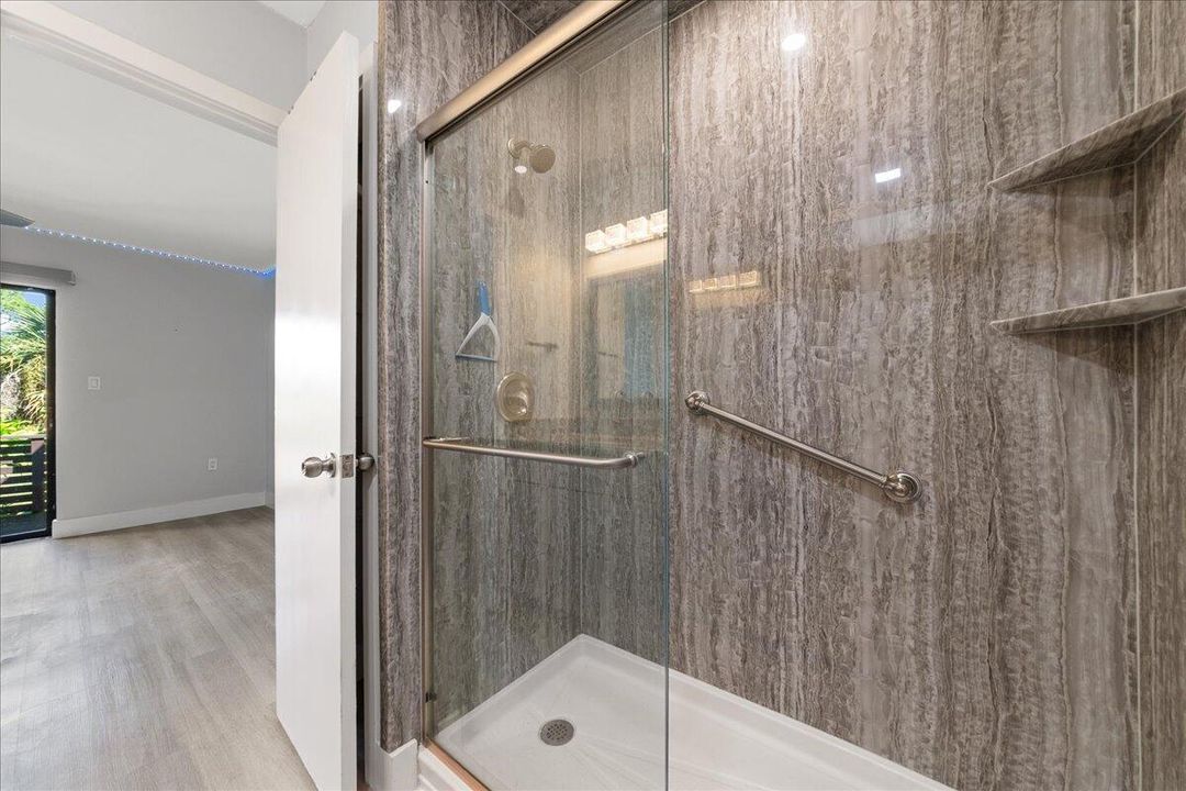 Active With Contract: $170,000 (2 beds, 2 baths, 1280 Square Feet)