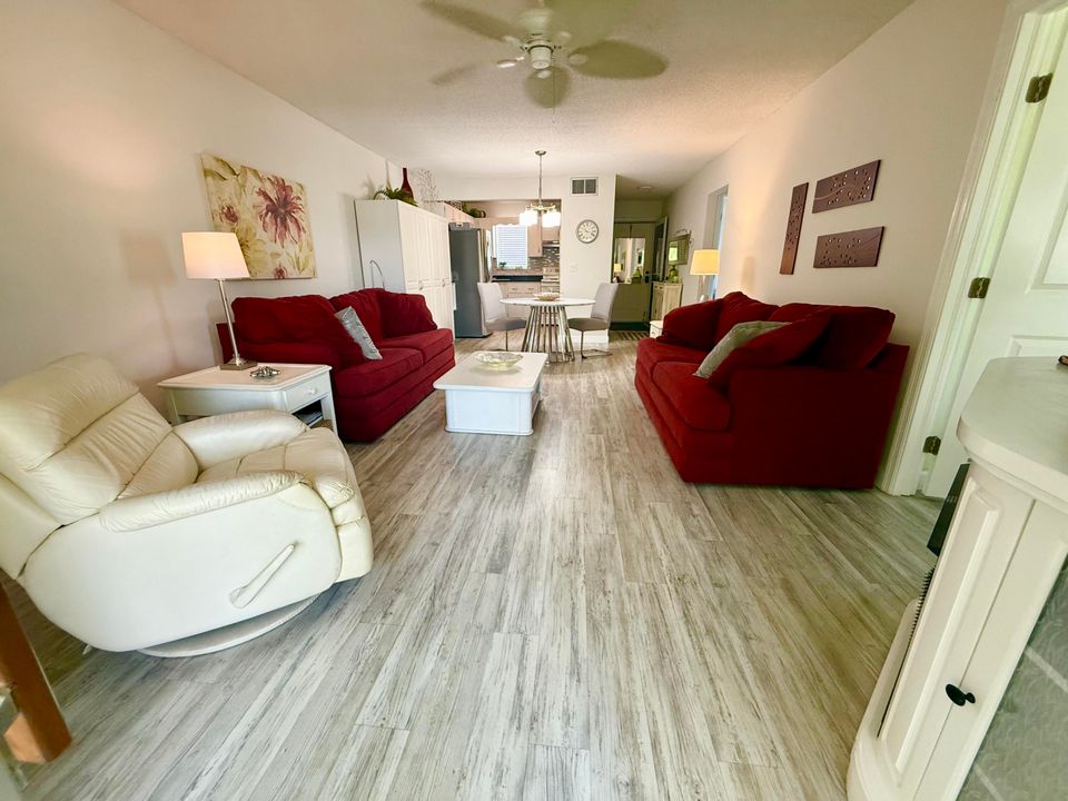 待售: $130,000 (2 贝兹, 2 浴室, 894 平方英尺)