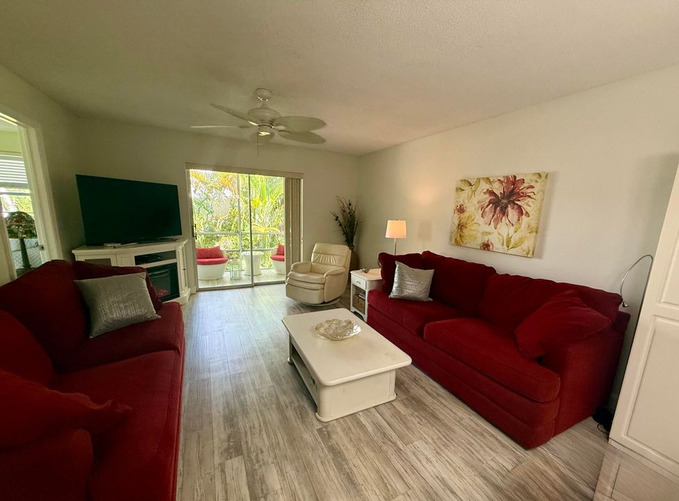 待售: $130,000 (2 贝兹, 2 浴室, 894 平方英尺)