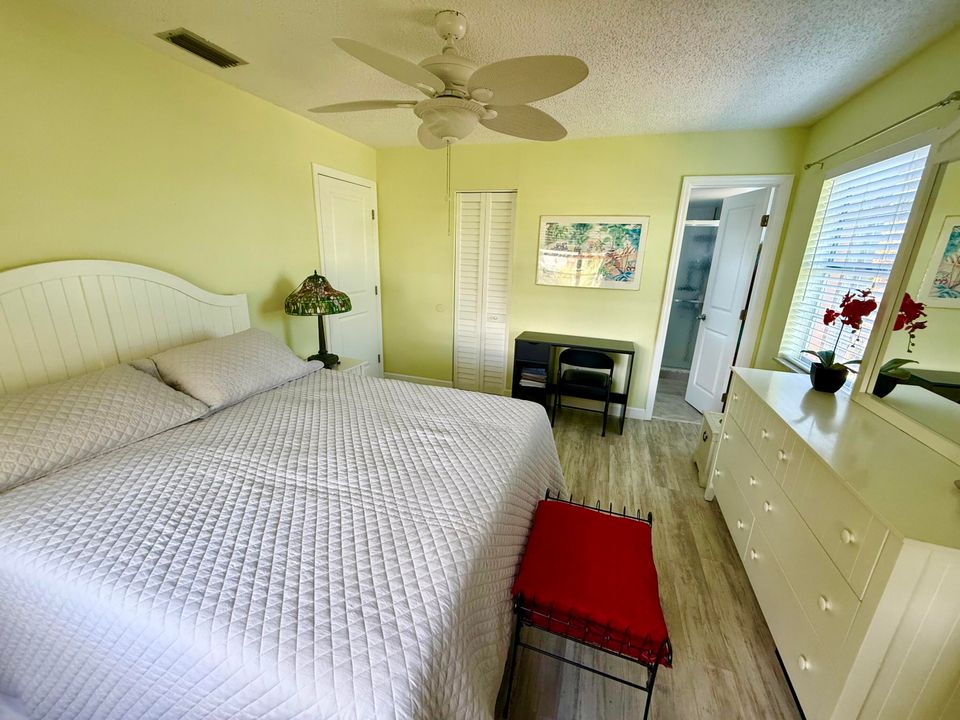 待售: $130,000 (2 贝兹, 2 浴室, 894 平方英尺)