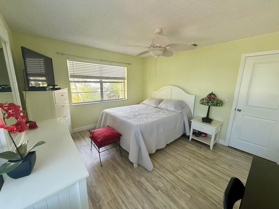 待售: $130,000 (2 贝兹, 2 浴室, 894 平方英尺)