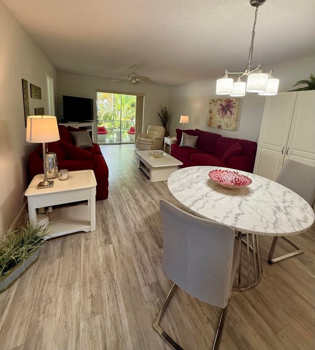 待售: $130,000 (2 贝兹, 2 浴室, 894 平方英尺)