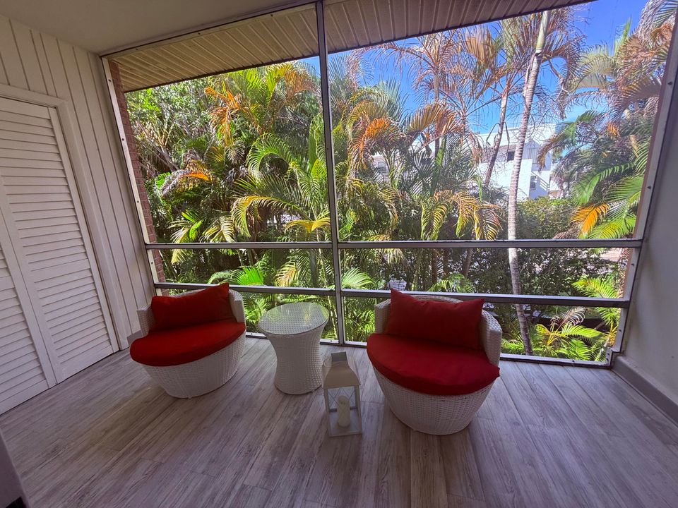 待售: $130,000 (2 贝兹, 2 浴室, 894 平方英尺)