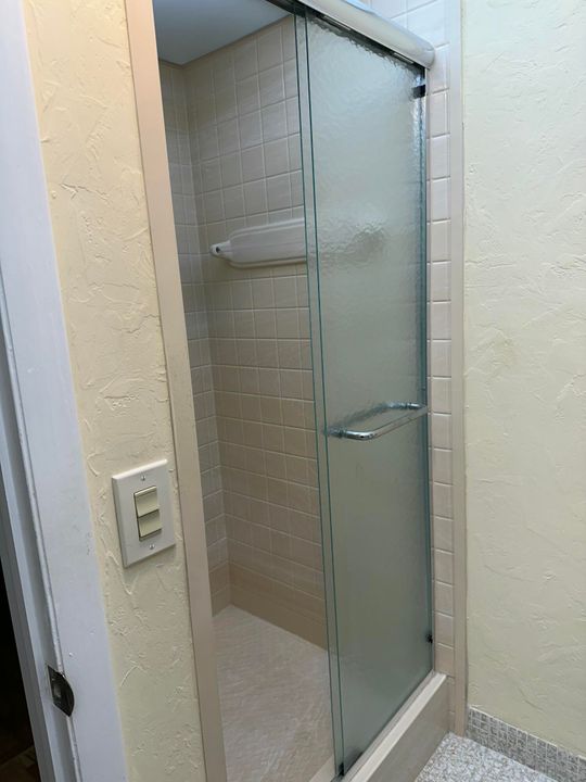 待售: $92,500 (2 贝兹, 2 浴室, 907 平方英尺)