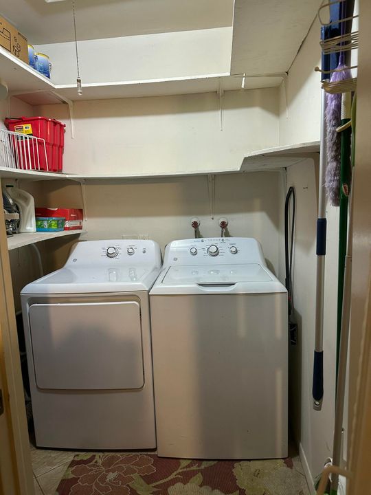 待售: $92,500 (2 贝兹, 2 浴室, 907 平方英尺)