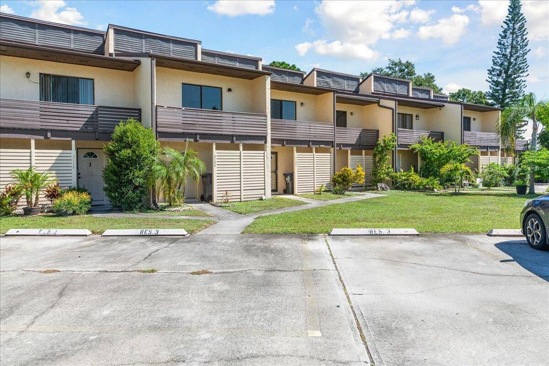 Active With Contract: $170,000 (2 beds, 2 baths, 1280 Square Feet)