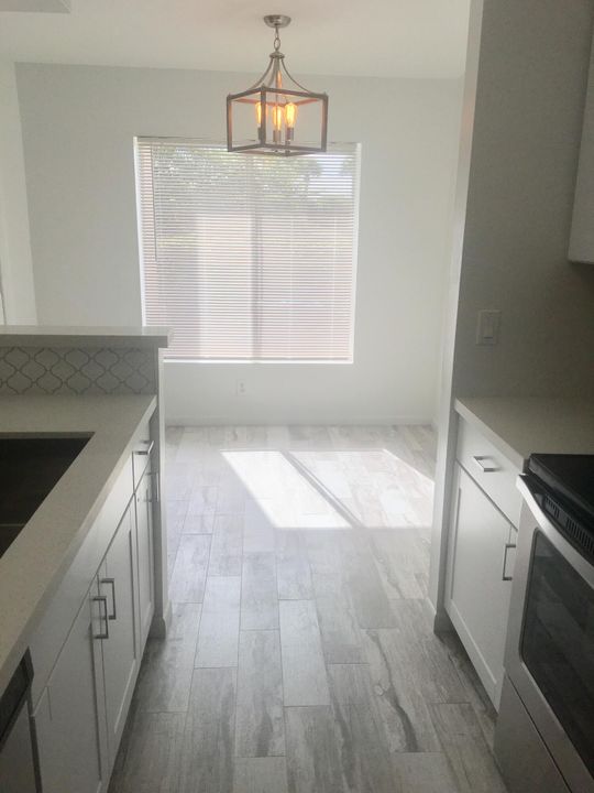 Под контрактом: $1,700 (1 спален, 1 ванн, 791 Квадратных фут)