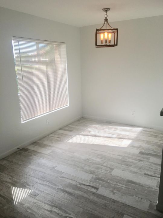 Под контрактом: $1,700 (1 спален, 1 ванн, 791 Квадратных фут)