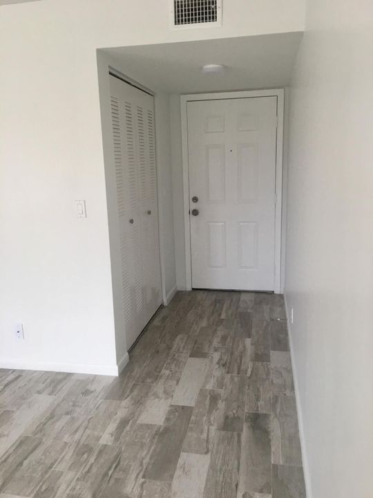 Под контрактом: $1,700 (1 спален, 1 ванн, 791 Квадратных фут)