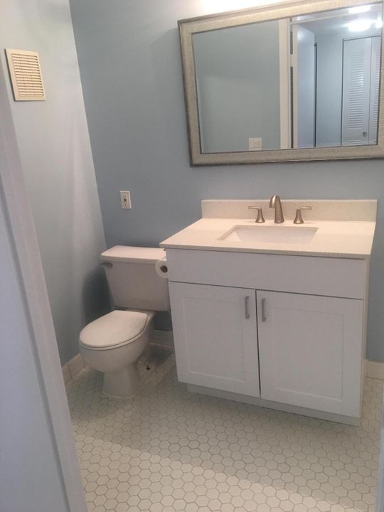 Под контрактом: $1,700 (1 спален, 1 ванн, 791 Квадратных фут)