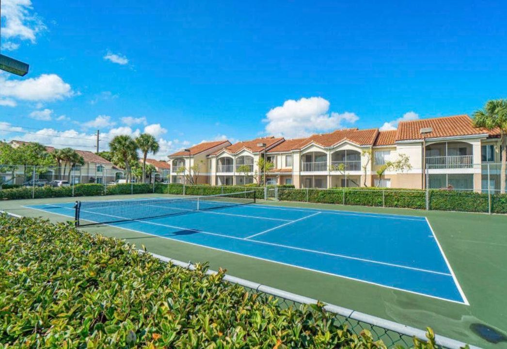 Под контрактом: $1,700 (1 спален, 1 ванн, 791 Квадратных фут)