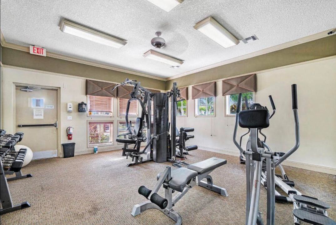 Под контрактом: $1,700 (1 спален, 1 ванн, 791 Квадратных фут)