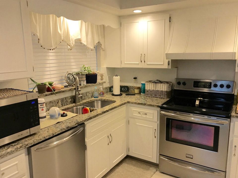 Recently Rented: $2,900 (2 beds, 1 baths, 1394 Square Feet)