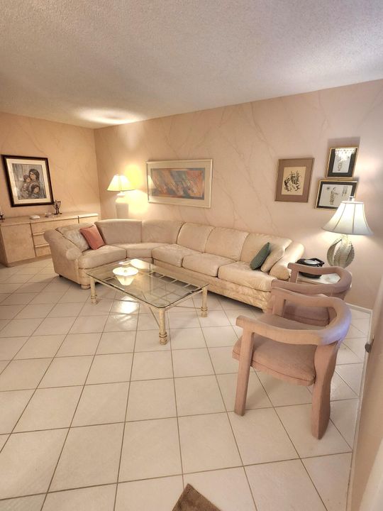 Под контрактом: $3,500 (2 спален, 2 ванн, 916 Квадратных фут)