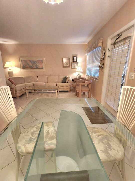 Под контрактом: $3,500 (2 спален, 2 ванн, 916 Квадратных фут)