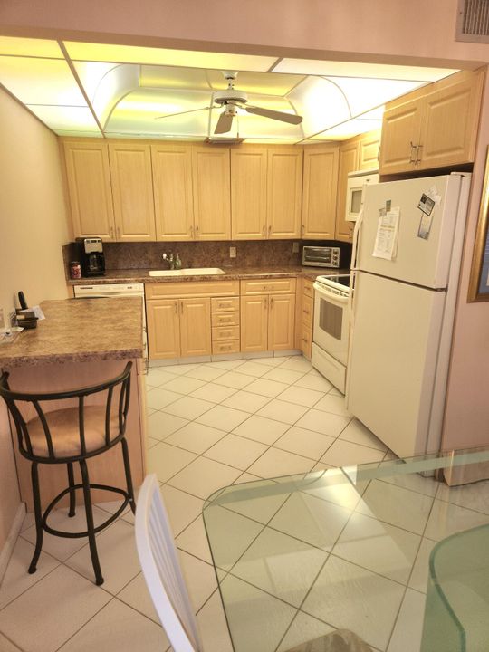 Под контрактом: $3,500 (2 спален, 2 ванн, 916 Квадратных фут)