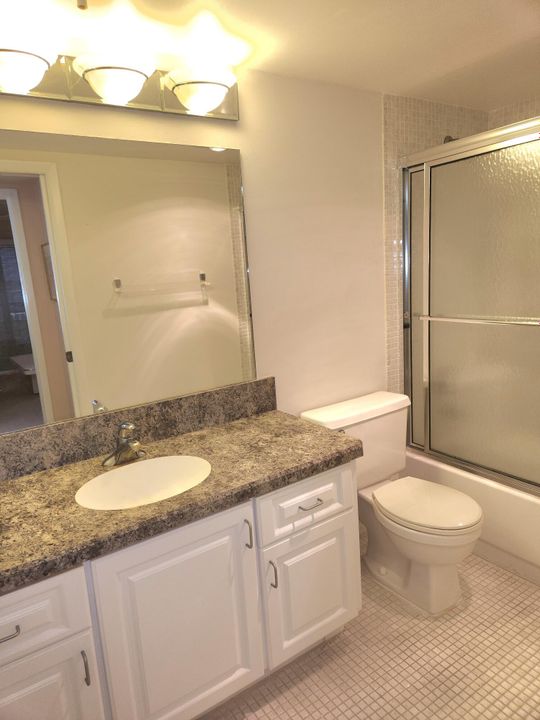 Под контрактом: $3,500 (2 спален, 2 ванн, 916 Квадратных фут)