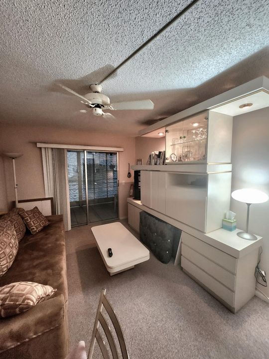 Под контрактом: $3,500 (2 спален, 2 ванн, 916 Квадратных фут)