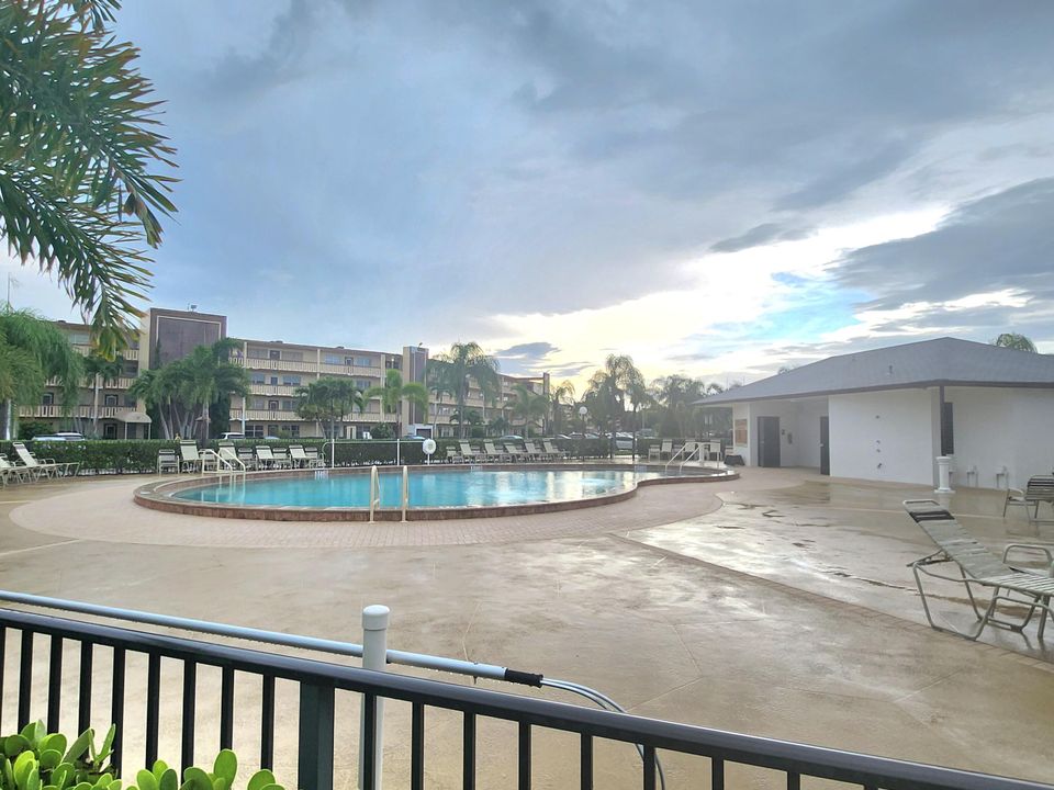 Под контрактом: $3,500 (2 спален, 2 ванн, 916 Квадратных фут)