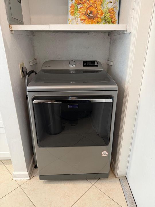 Active With Contract: $688,000 (3 beds, 2 baths, 1620 Square Feet)