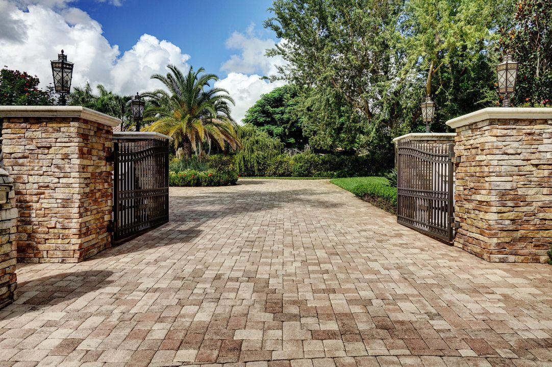 For Sale: $5,400,000 (4 beds, 4 baths, 4971 Square Feet)