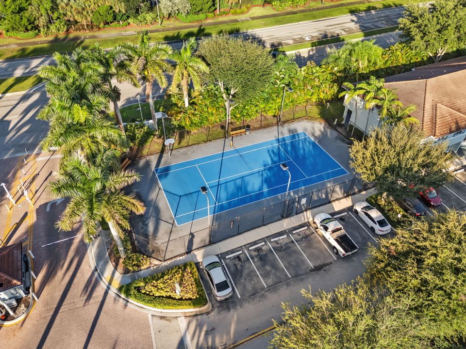 En Venta: $295,999 (3 camas, 2 baños, 1556 Pies cuadrados)