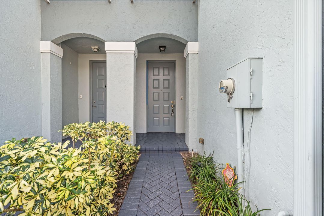 En Venta: $295,999 (3 camas, 2 baños, 1556 Pies cuadrados)