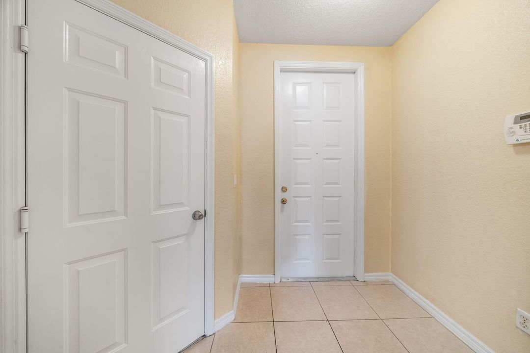 En Venta: $295,999 (3 camas, 2 baños, 1556 Pies cuadrados)