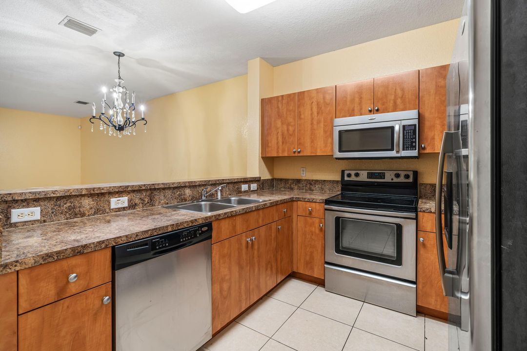 En Venta: $295,999 (3 camas, 2 baños, 1556 Pies cuadrados)