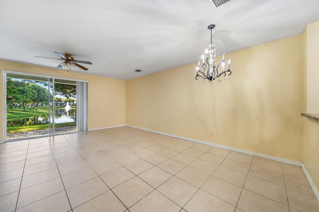 En Venta: $295,999 (3 camas, 2 baños, 1556 Pies cuadrados)