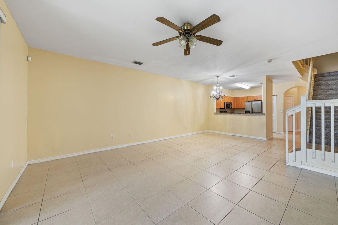 En Venta: $295,999 (3 camas, 2 baños, 1556 Pies cuadrados)