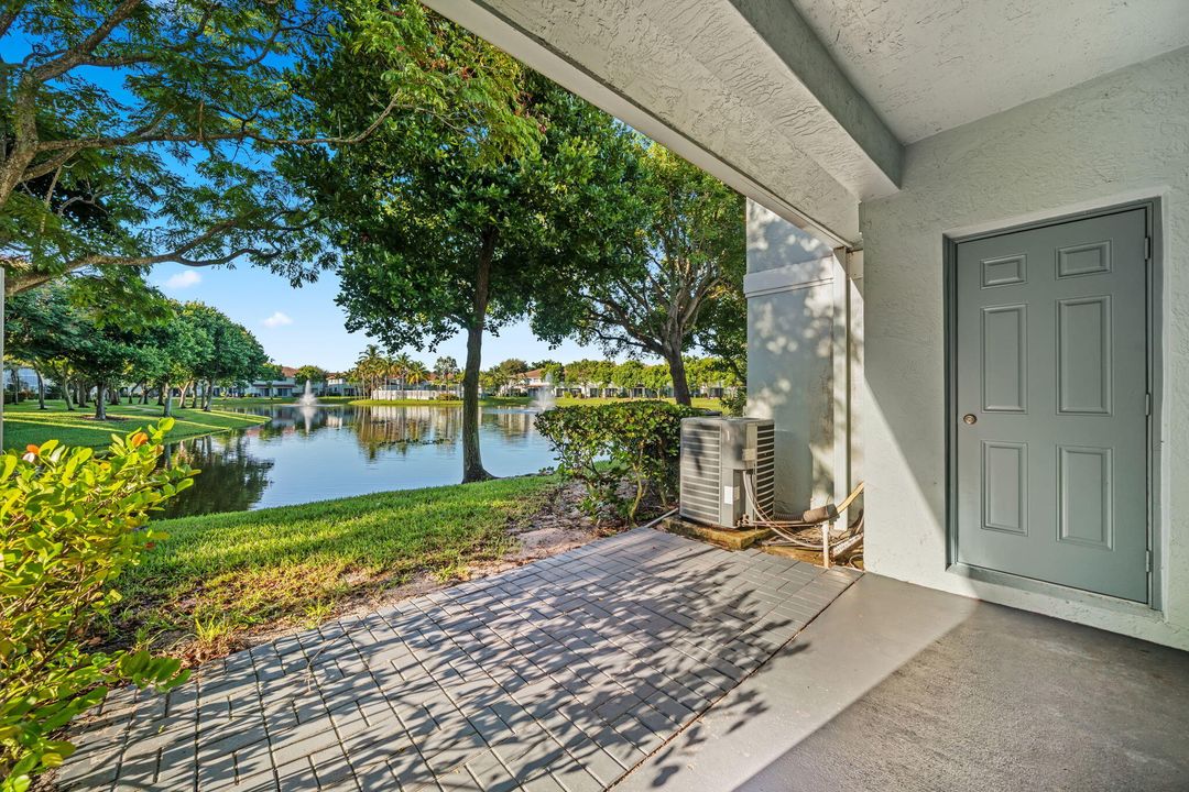 En Venta: $295,999 (3 camas, 2 baños, 1556 Pies cuadrados)