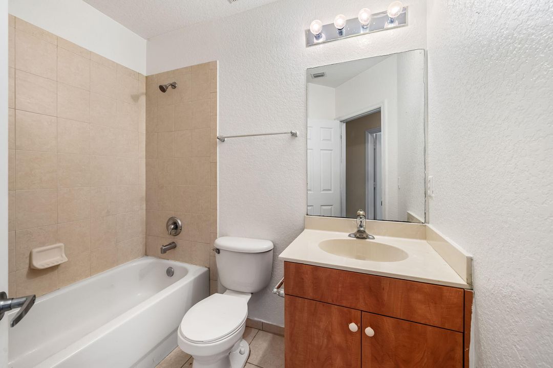 En Venta: $295,999 (3 camas, 2 baños, 1556 Pies cuadrados)