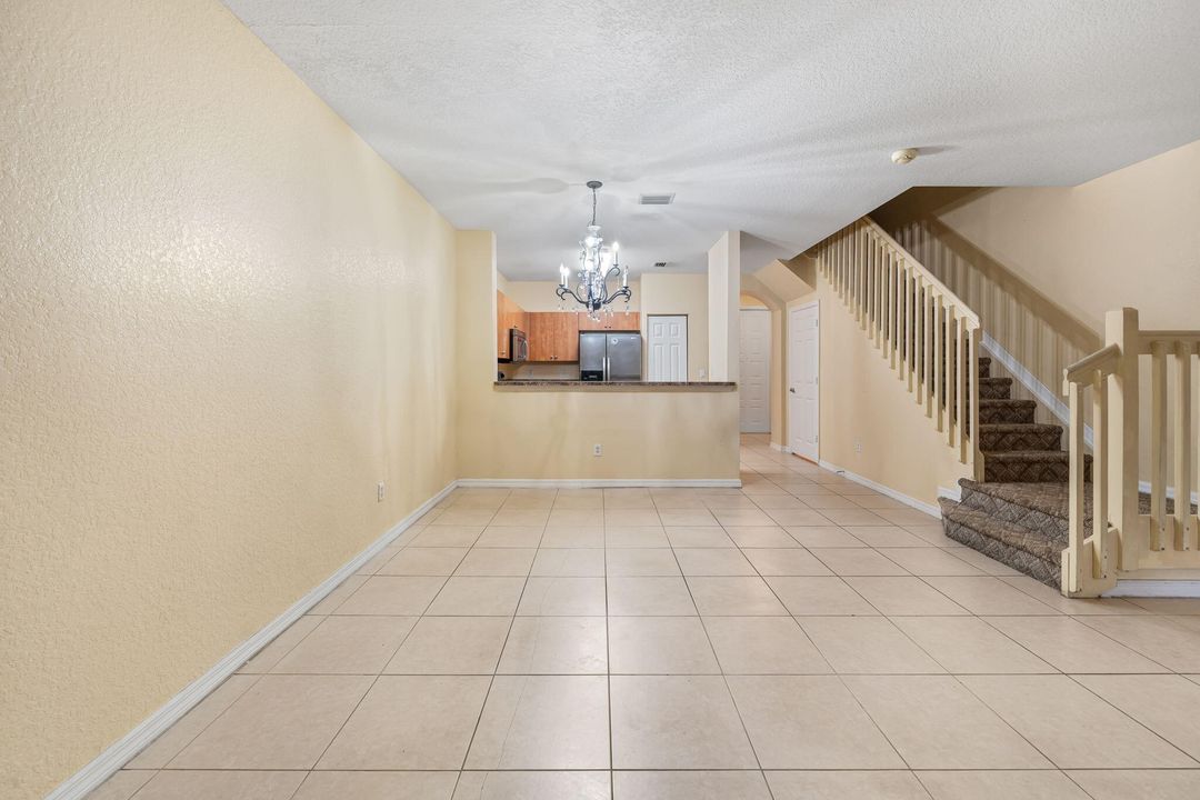 En Venta: $295,999 (3 camas, 2 baños, 1556 Pies cuadrados)