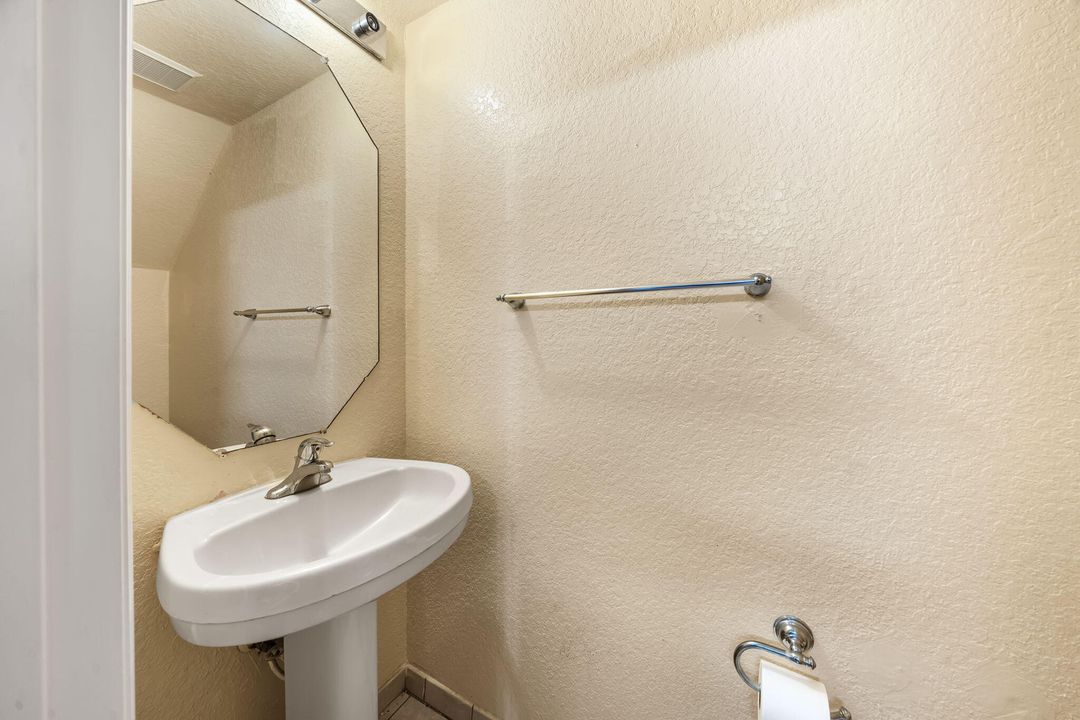 En Venta: $295,999 (3 camas, 2 baños, 1556 Pies cuadrados)