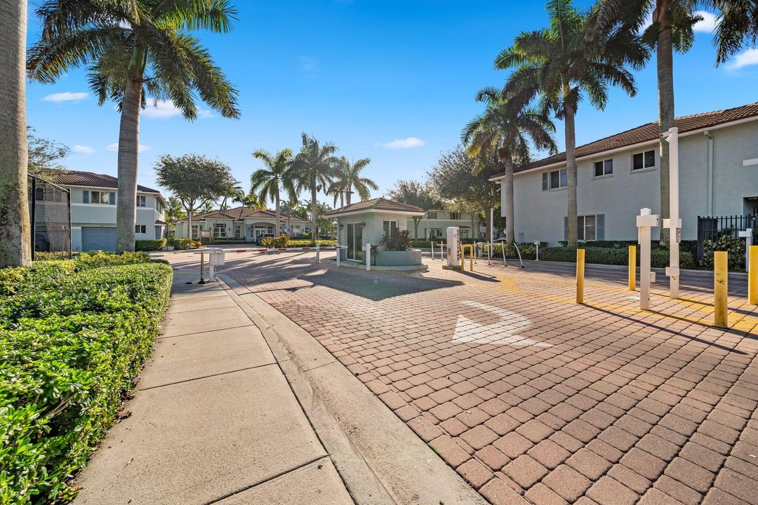 En Venta: $295,999 (3 camas, 2 baños, 1556 Pies cuadrados)